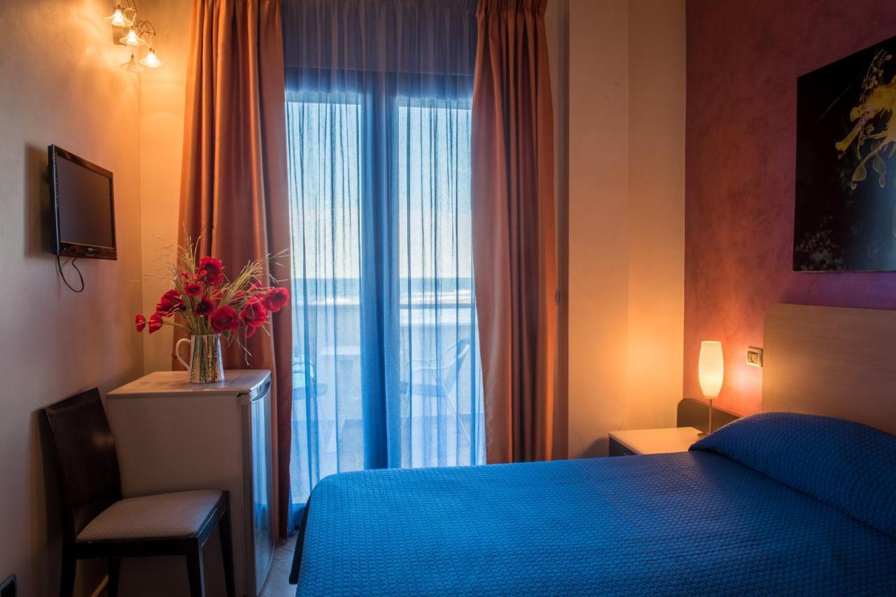 Hotel Mirage Torre Santa Sabina Pokój zdjęcie